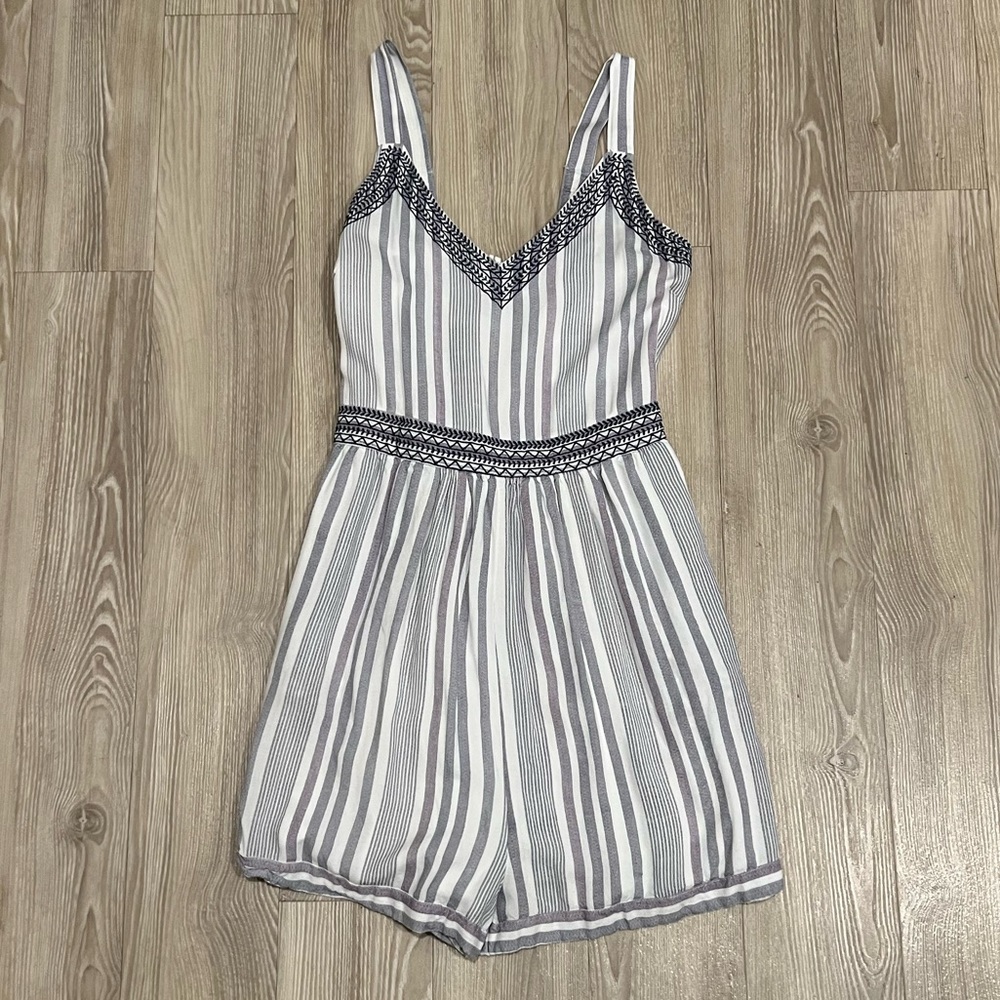 Japna romper. Size medium. 100% rayon. Great condition, like new!